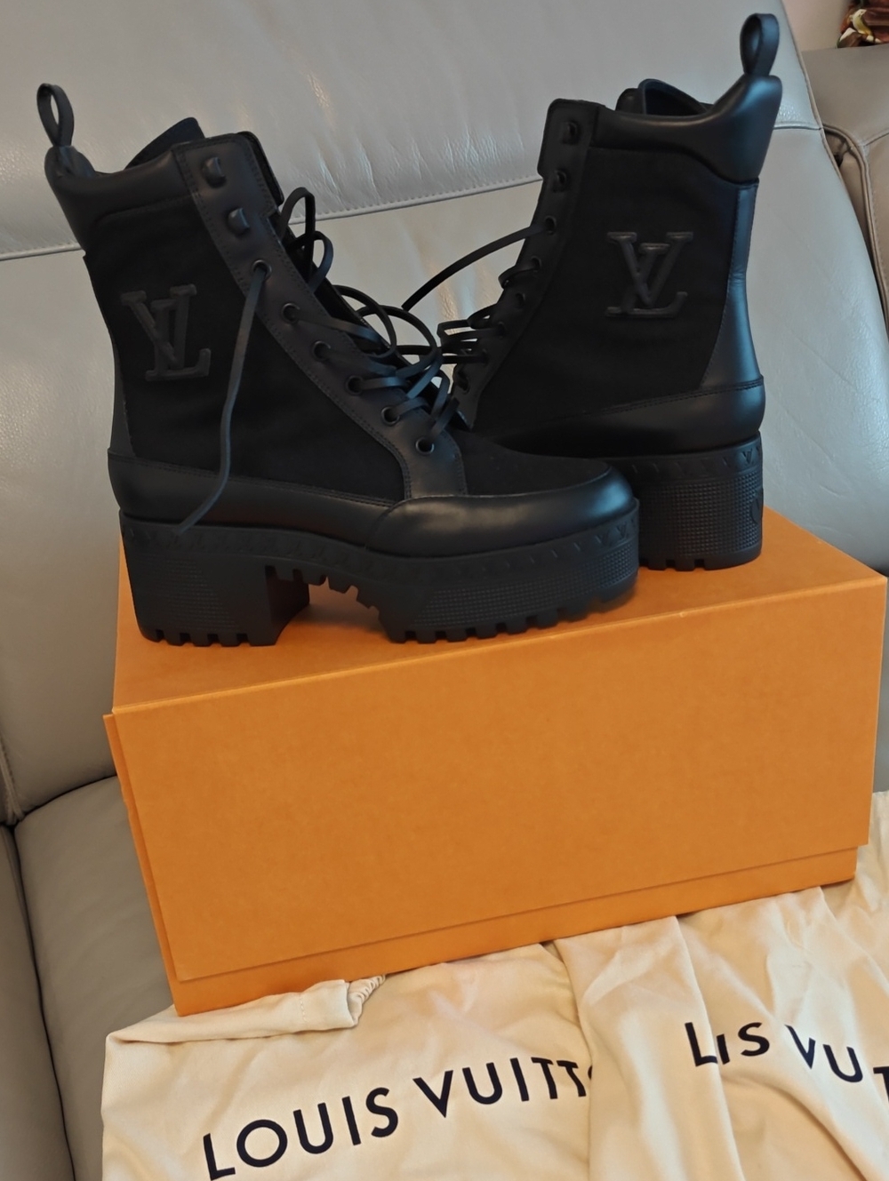 Brand New Authentic Louis Vuitton Black Lace-Up Lug Sole Combat Boots